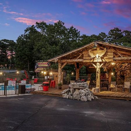 Stonegate Lodge King Bed Wifi 50In Roku Tv Salt Water Pool Room #102 Eureka Springs Exterior photo