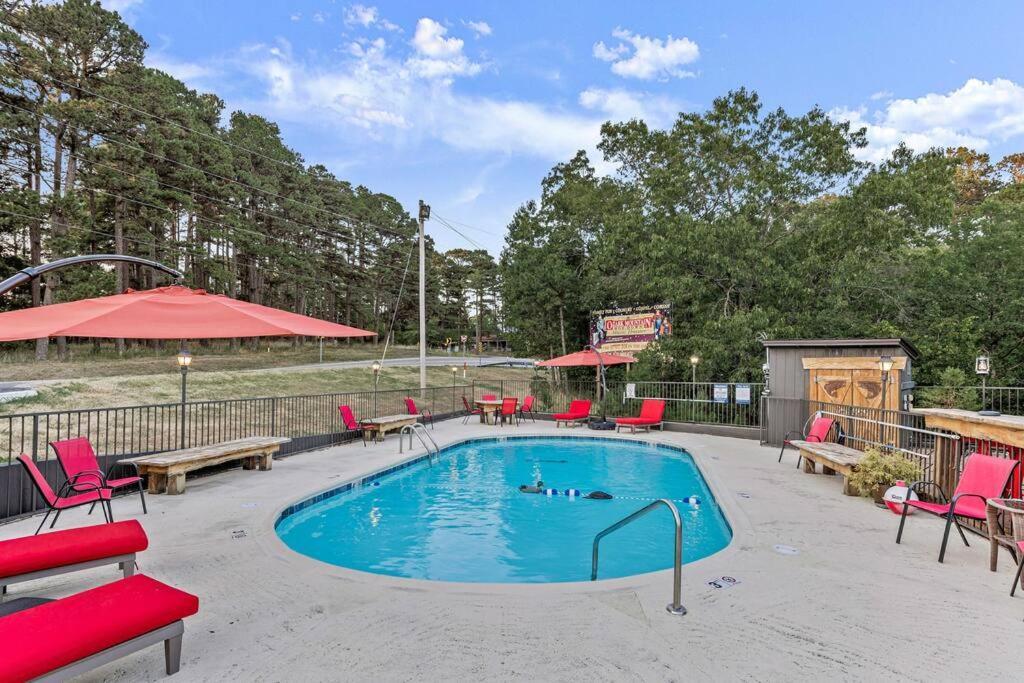 Stonegate Lodge King Bed Wifi 50In Roku Tv Salt Water Pool Room #102 Eureka Springs Exterior photo