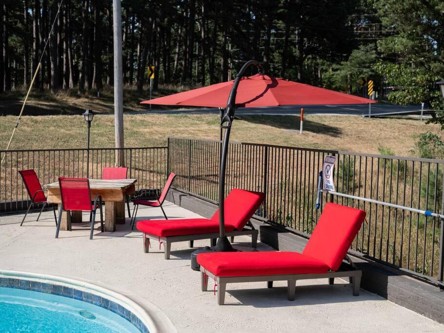 Stonegate Lodge King Bed Wifi 50In Roku Tv Salt Water Pool Room #102 Eureka Springs Exterior photo
