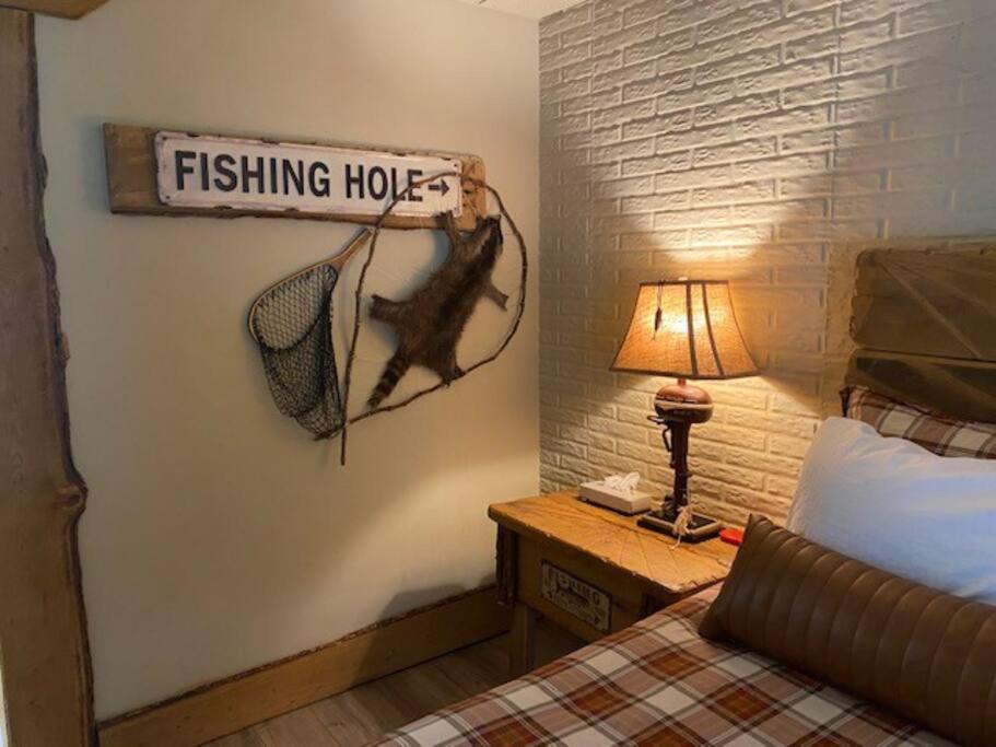 Stonegate Lodge King Bed Wifi 50In Roku Tv Salt Water Pool Room #102 Eureka Springs Exterior photo