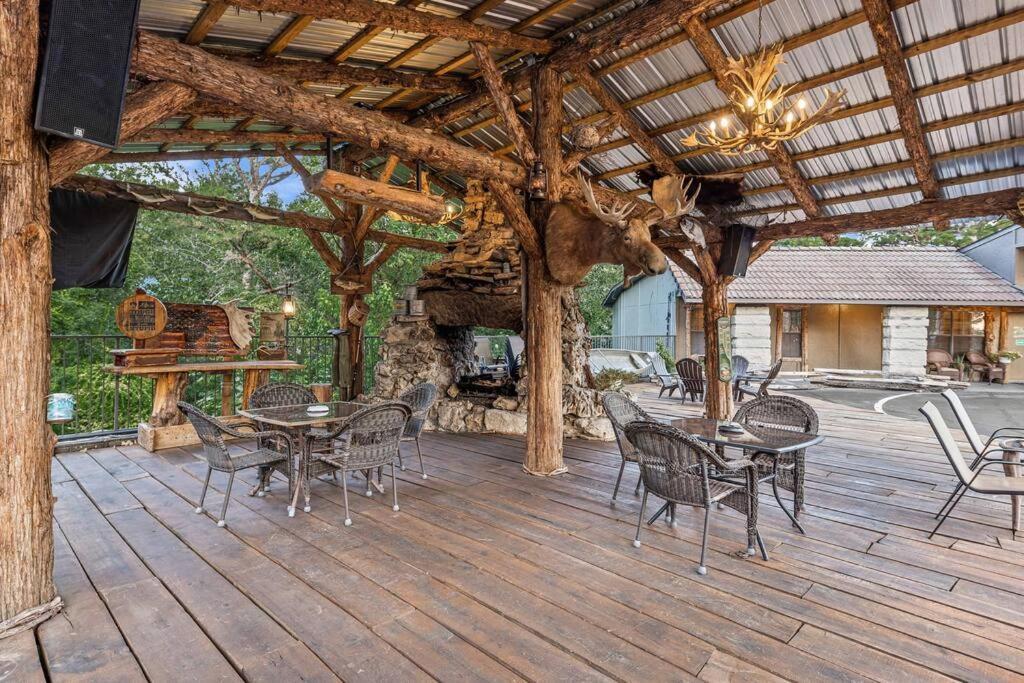 Stonegate Lodge King Bed Wifi 50In Roku Tv Salt Water Pool Room #102 Eureka Springs Exterior photo
